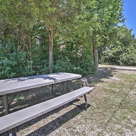 Branson Cabin With Deck Near Table Rock Lake! Eksteriør bilde